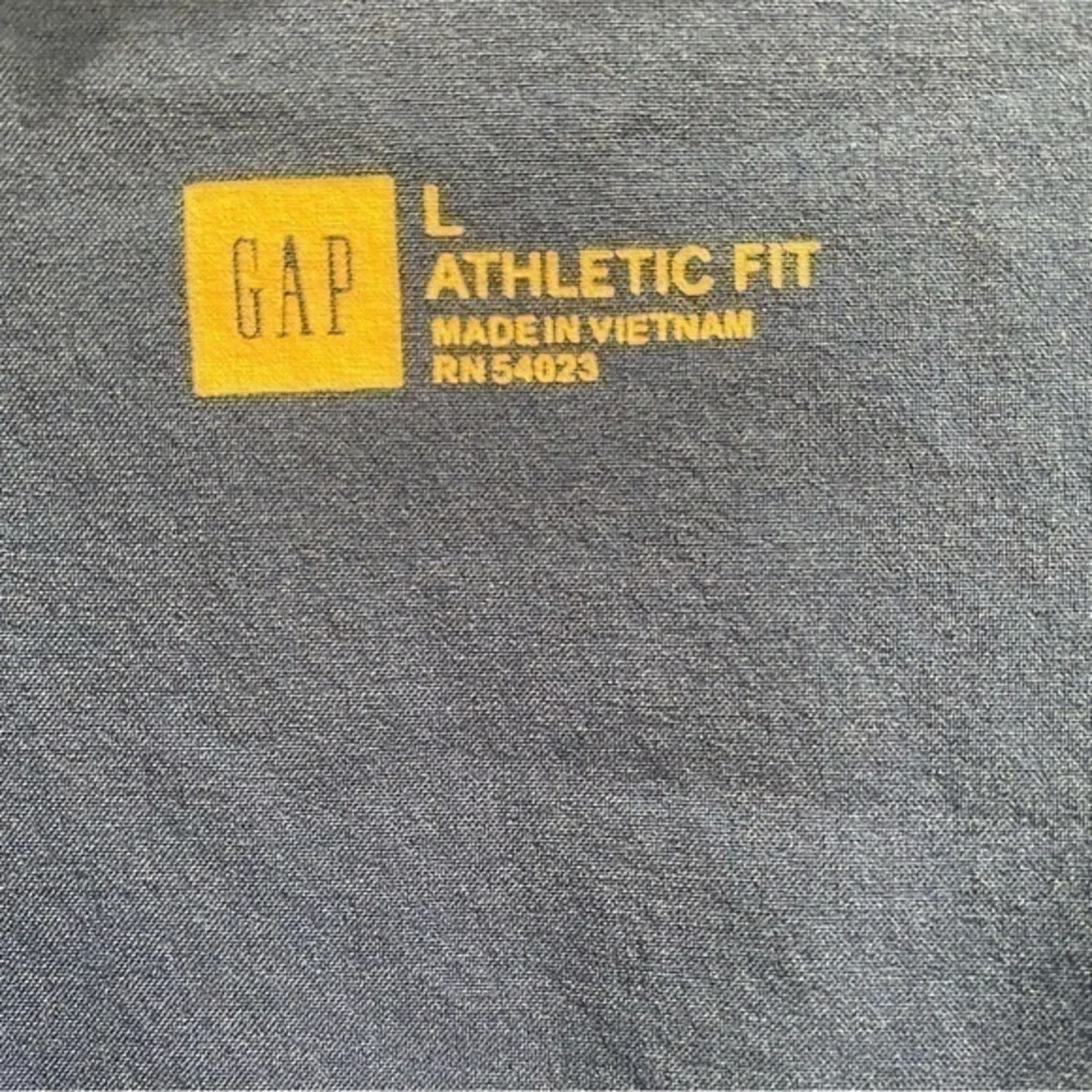 🌺 3/$25 🌺 GAP — Kentucky Blue // Athletic‎ Fit Lightweight Pullover